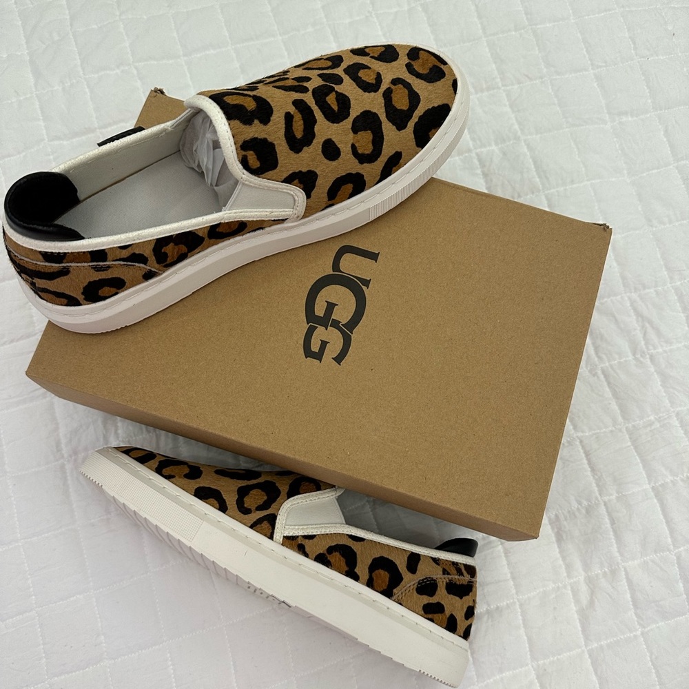BNWT Ugg Alameda spotty slip in size 9